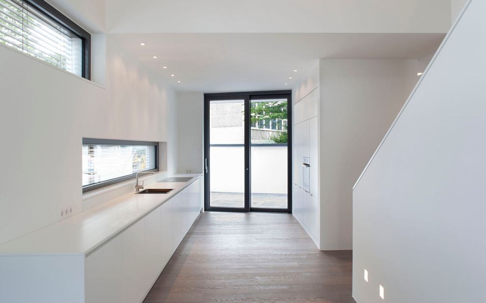 This is an example of a modern kitchen in Cologne.
