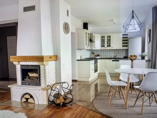 Eat-in kitchen - large contemporary l-shaped ceramic tile and beige floor eat-in kitchen idea with an undermount sink, shaker cabinets, white cabinets, granite countertops, gray backsplash, ceramic backsplash, stainless steel appliances and no island