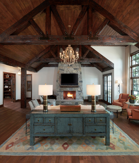 White Lake Craftsman Cottage coastal-living-room
