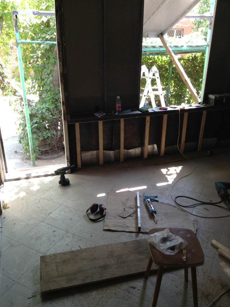 Отделочная работа по строительству небольшого магазина на частной территории.