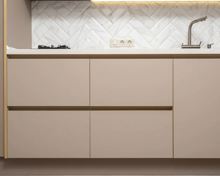 Бежевая прямая кухня на заказ