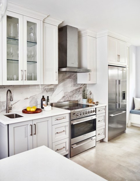 Kitchen - transitional kitchen idea in Toronto
