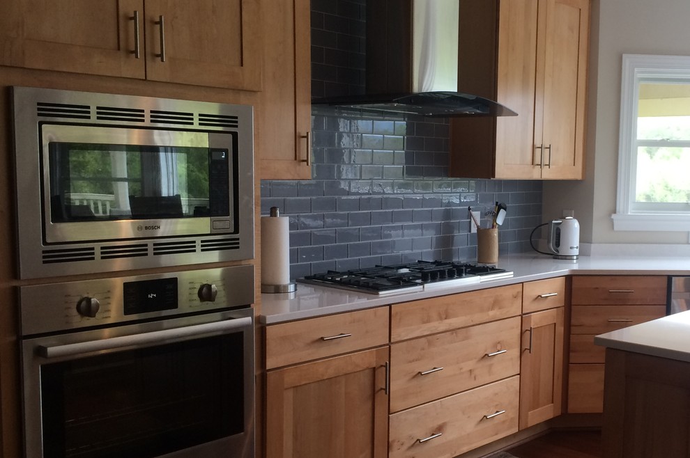 Kitchen - transitional kitchen idea in Austin