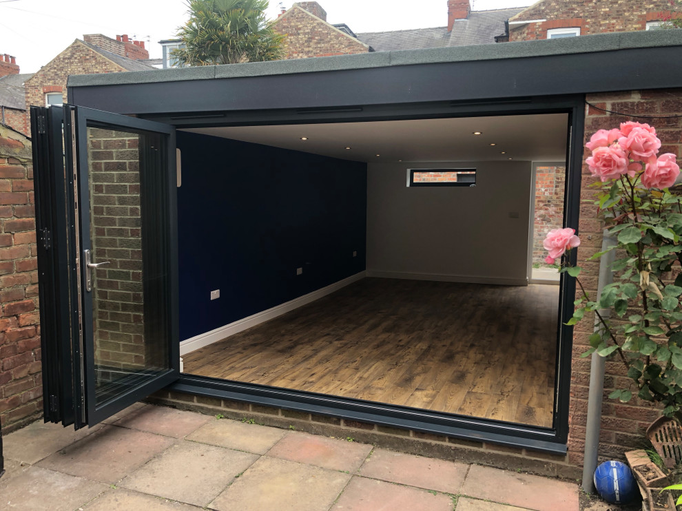 garage converted into cinema room / home office - Otras zonas - de Carl ...