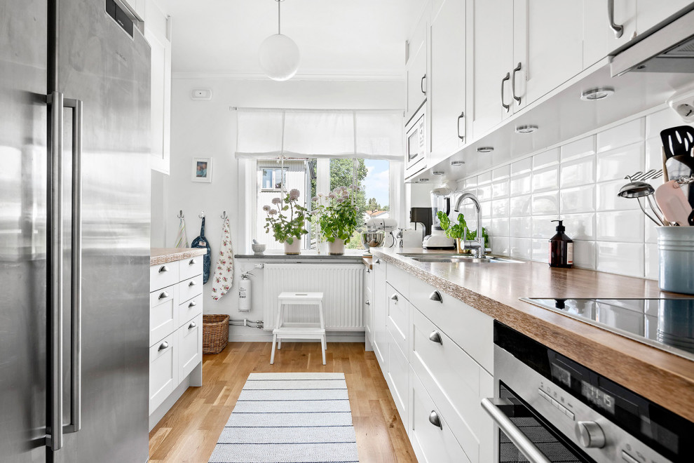 This is an example of a scandinavian kitchen in Stockholm.