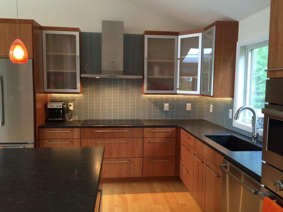 Vivaro Aluminum Frame Kitchen Cabinet Doors with Frosted ...