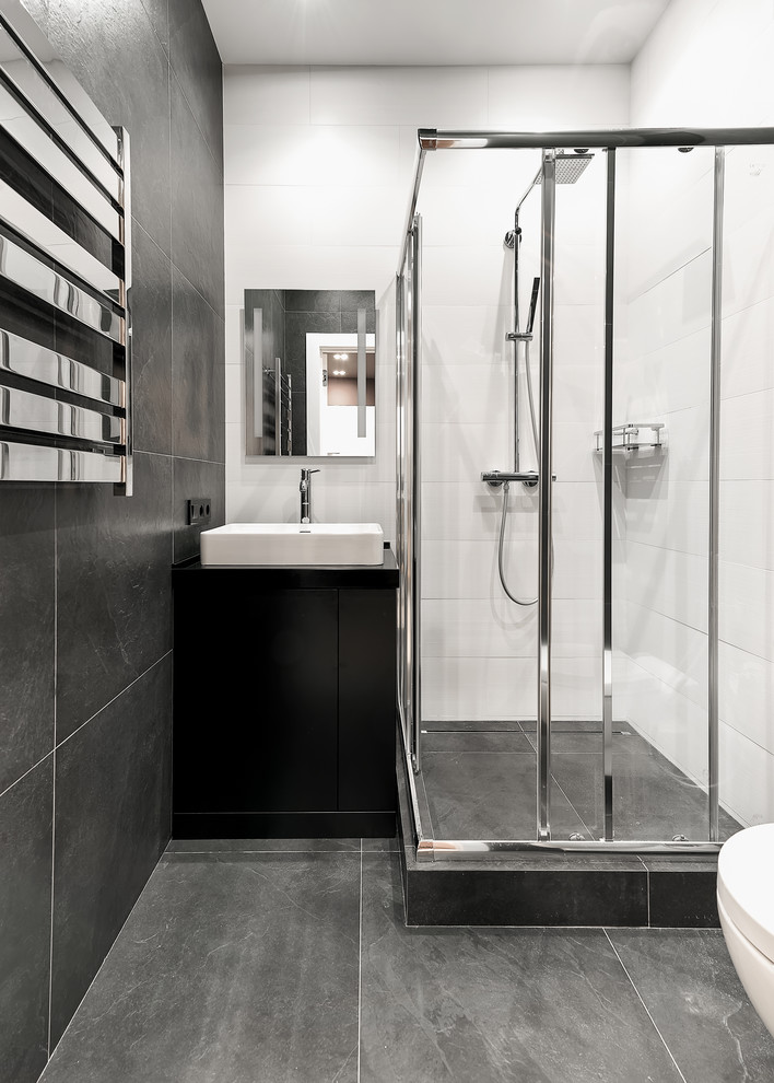 Example of a mid-sized trendy bathroom design in Moscow