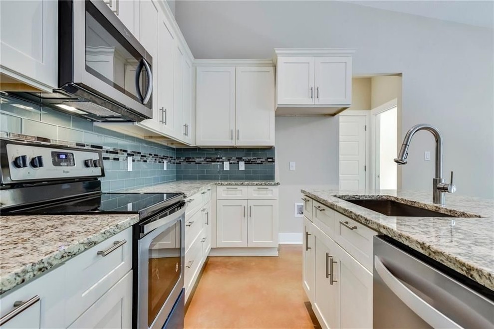 Kitchen - kitchen idea in Austin