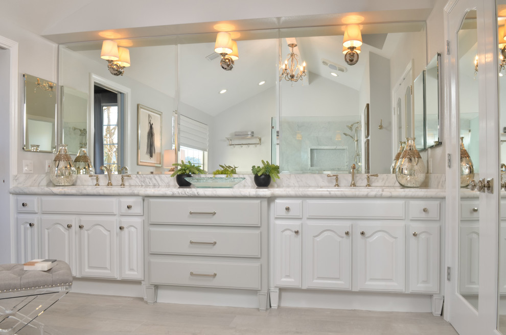 Example of a transitional bathroom design in San Francisco