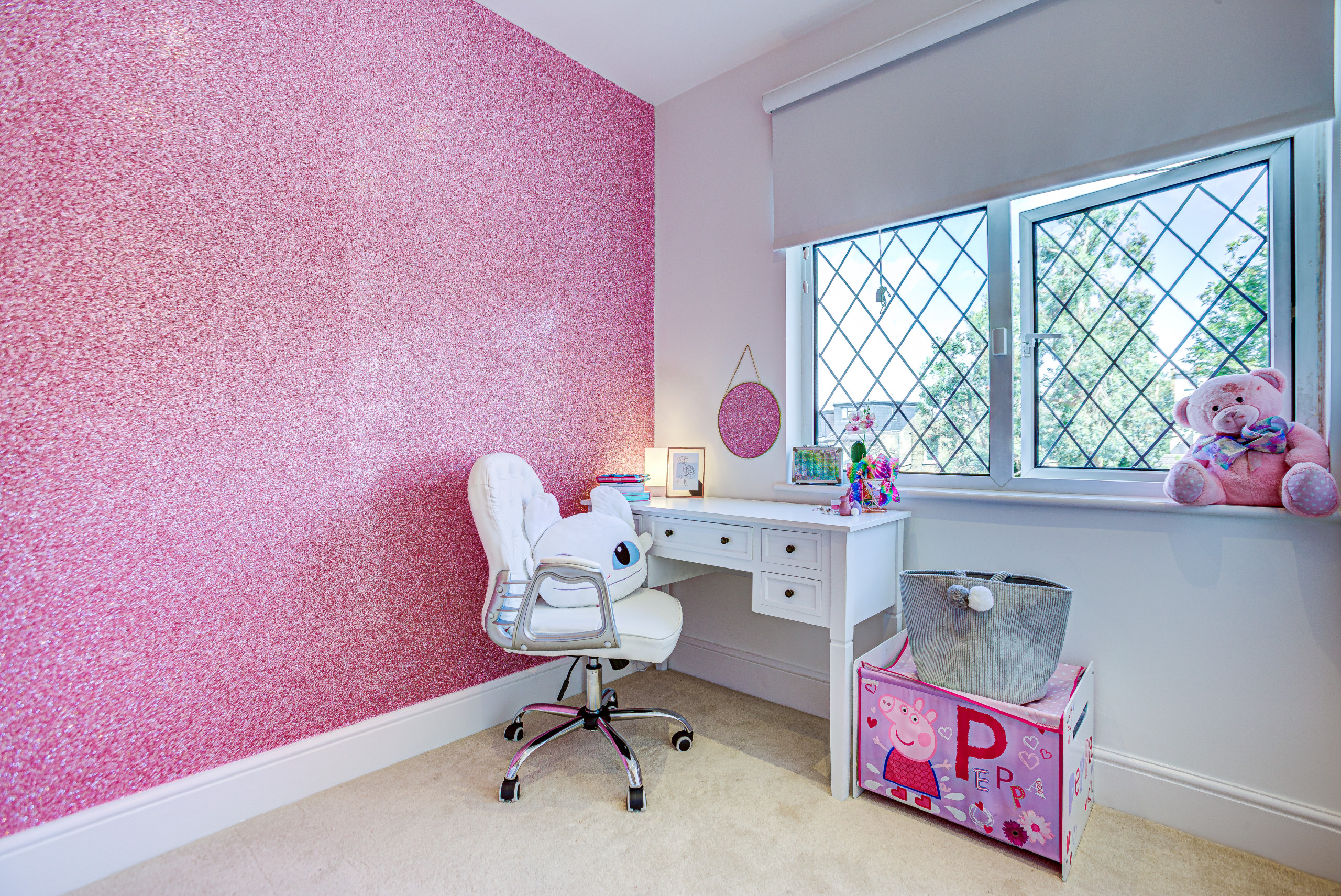 紫のおしゃれな寝室 青い壁 の画像 21年9月 Houzz ハウズ