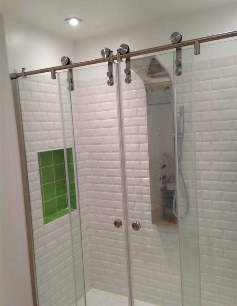 Design ideas for a midcentury bathroom in Montpellier.