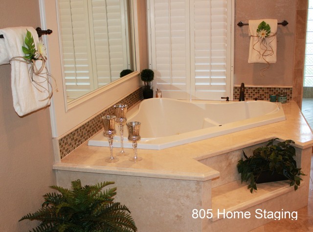 Master On Suite Remodel, Home Staged classico-stanza-da-bagno