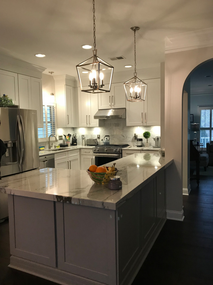 Kitchen - transitional kitchen idea in DC Metro