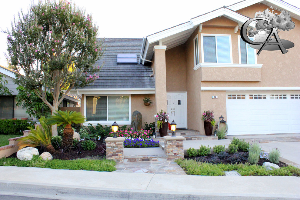 Inspiration for a transitional home design remodel in Orange County