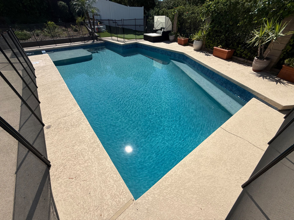 Aqua White - Mini Pebble Finish