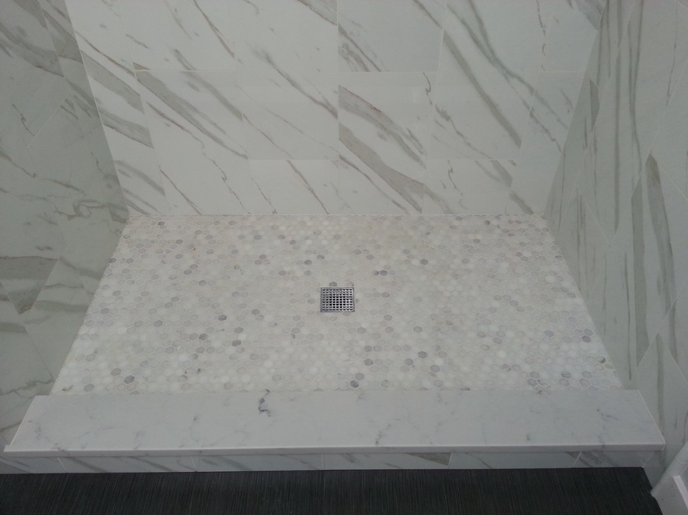 Example of a minimalist bathroom design in Seattle