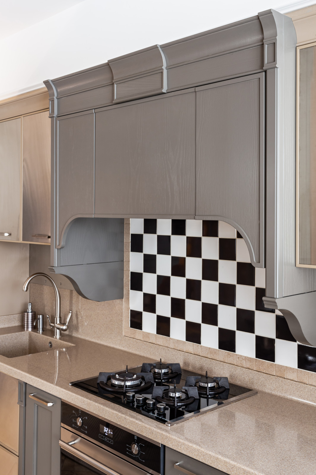 Стильная дизайнерская кухня