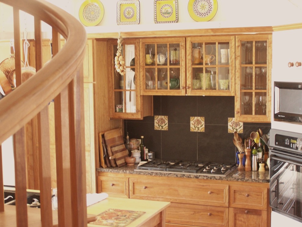 Kitchen - transitional kitchen idea