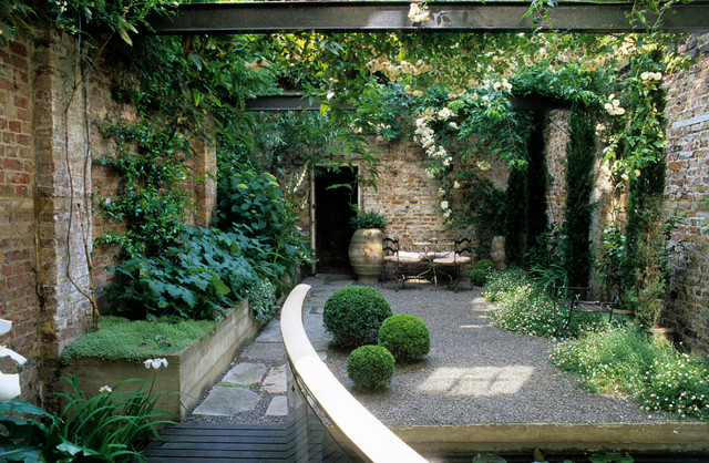 Peek Inside 12 Romantic Courtyards and Walled Gardens