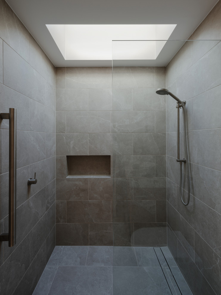 This is an example of a contemporary bathroom in Sydney.