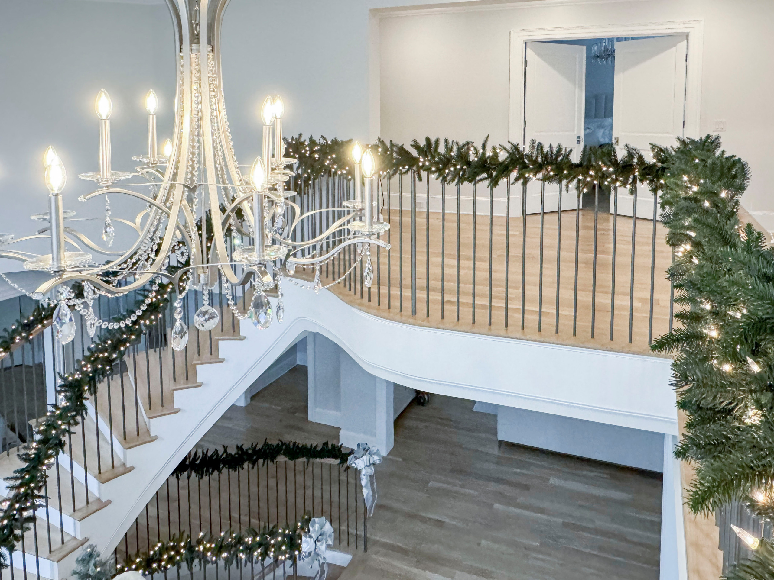 116_Elegant & Eye-catching Curved Staircase, Leesburg VA 20175