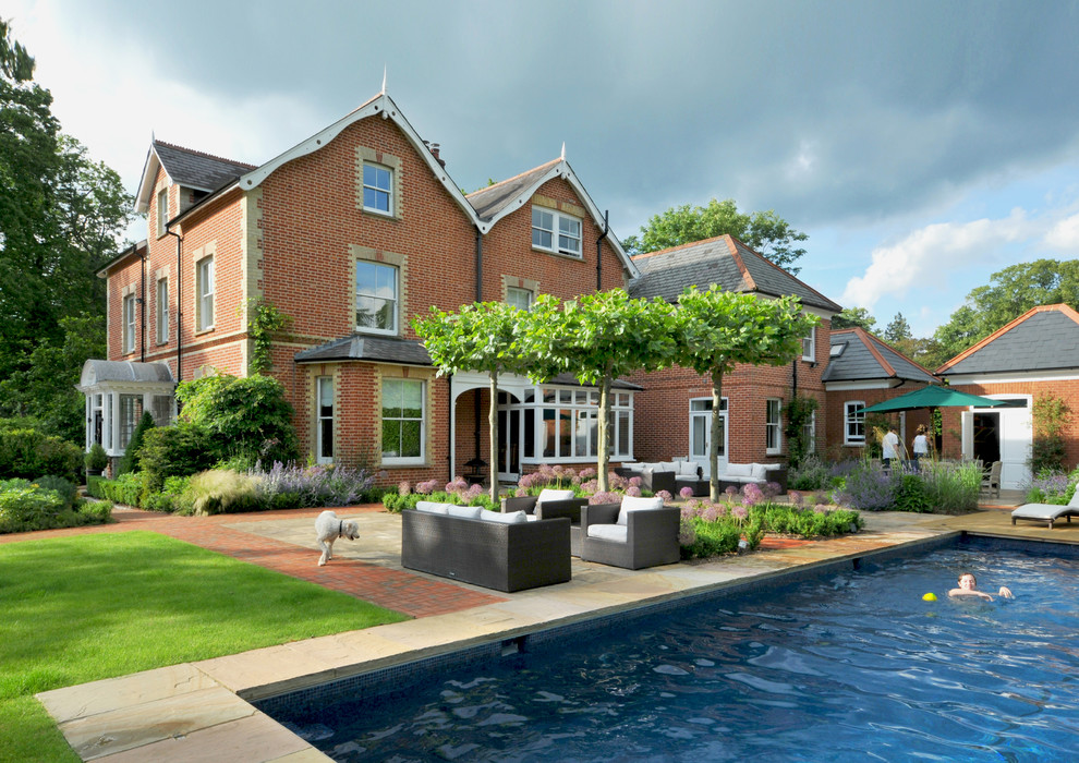 Photo of a contemporary pool in Hampshire.