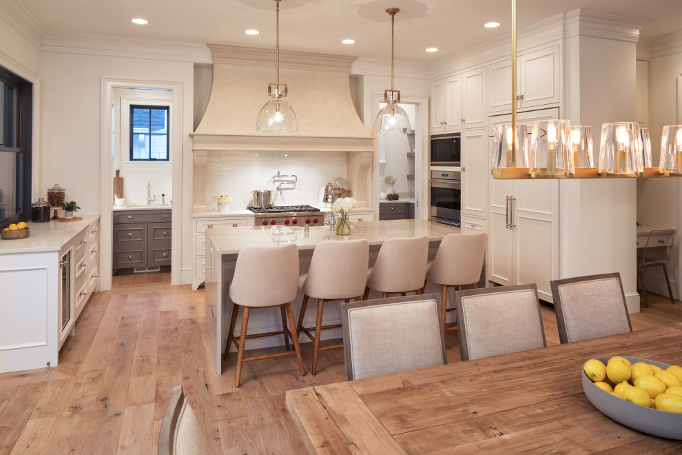 Example of a transitional kitchen design in Minneapolis