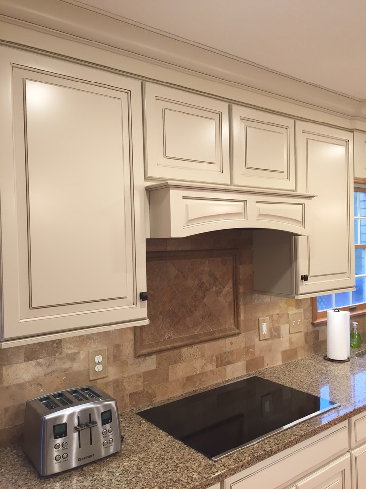 Kitchen - transitional kitchen idea
