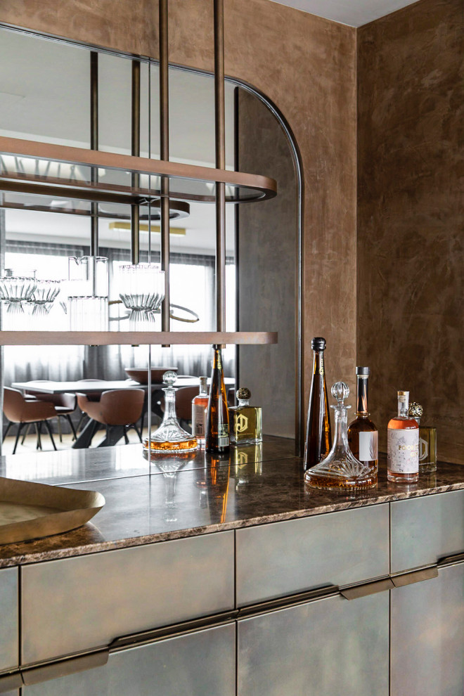 Foto di un grande angolo bar senza lavandino contemporaneo con ante lisce, ante marroni, top in marmo e top multicolore