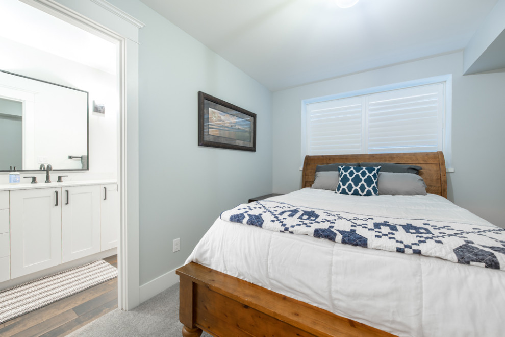 Photo of a mid-sized arts and crafts guest bedroom in Seattle with white walls, carpet and beige floor.