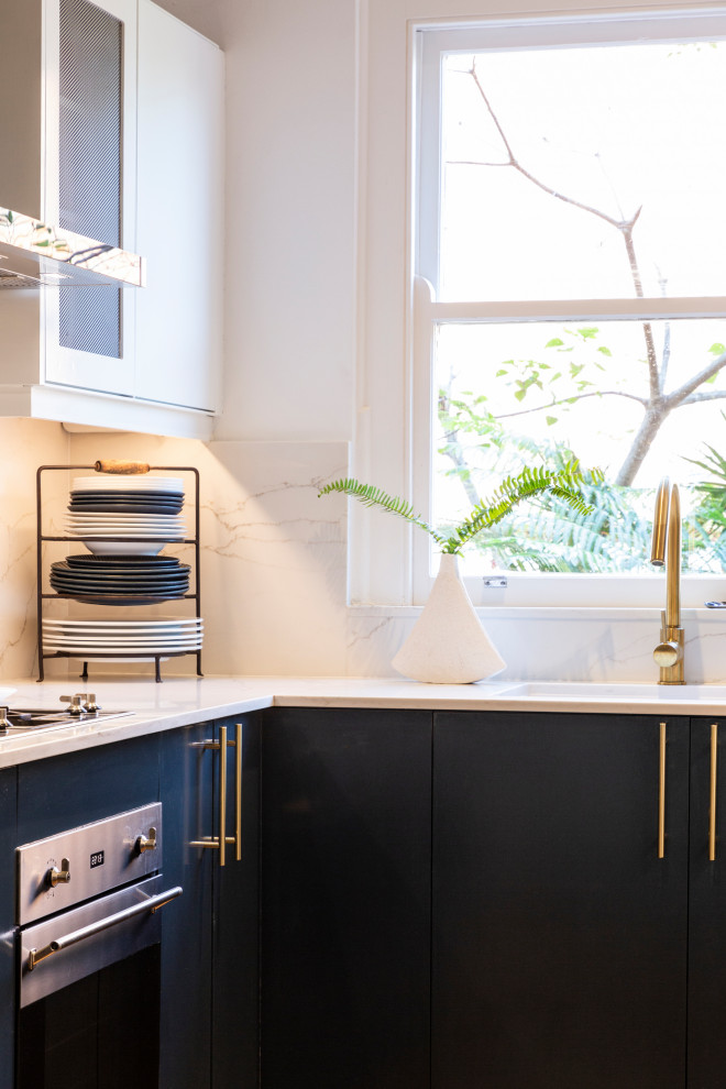 Design ideas for a midcentury kitchen in Sydney.