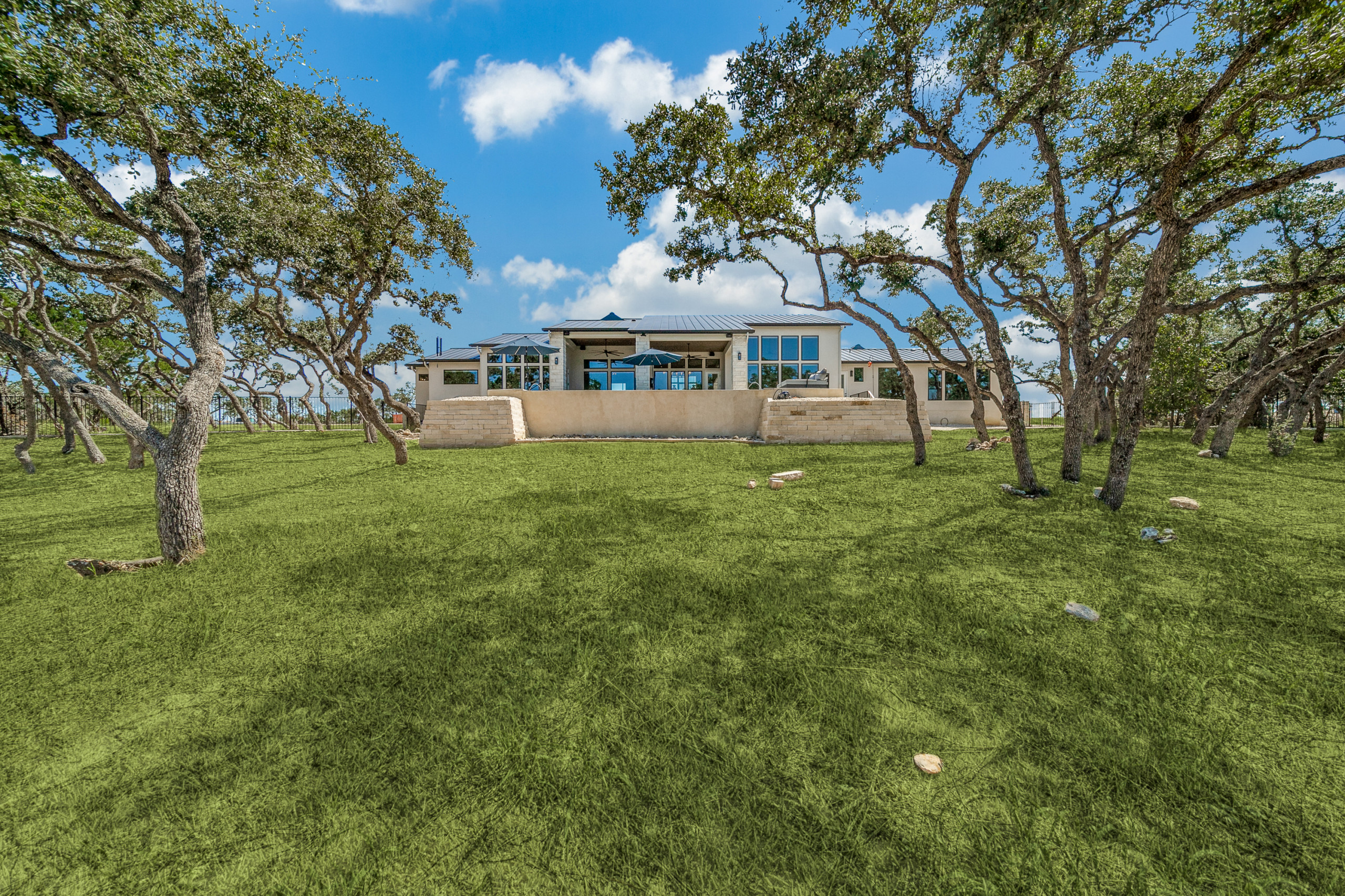 Modern European: 3,830 ft², 4 BR/3 BA/1 ST