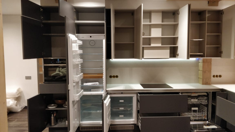 Кухня с фасадами Fenix