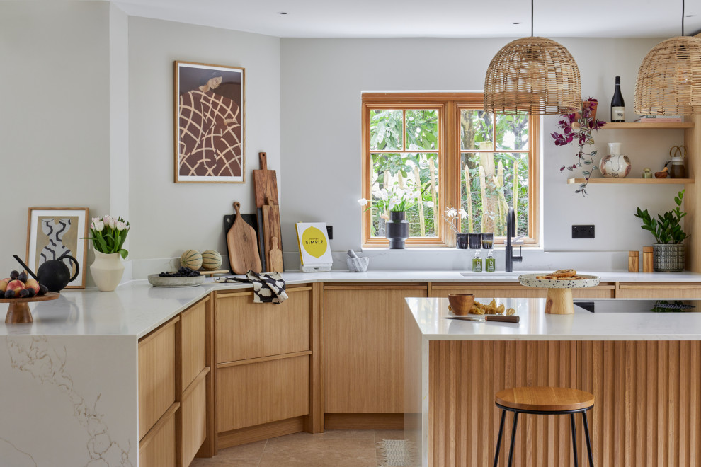 Foto di una cucina scandinava con lavello sottopiano, ante lisce, ante in legno scuro, pavimento marrone e top bianco