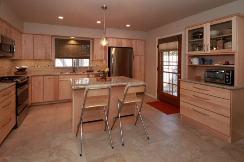 Example of a transitional kitchen design in Phoenix