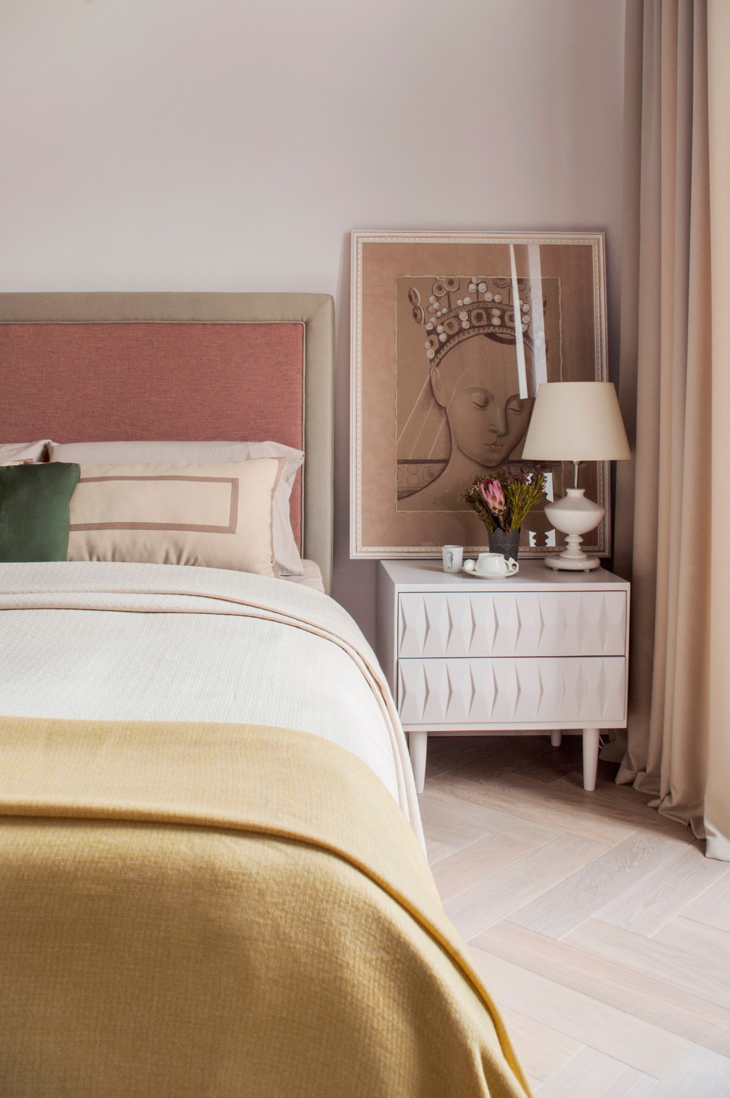 Квартира в доме по проекту архитектора Жолтовского.