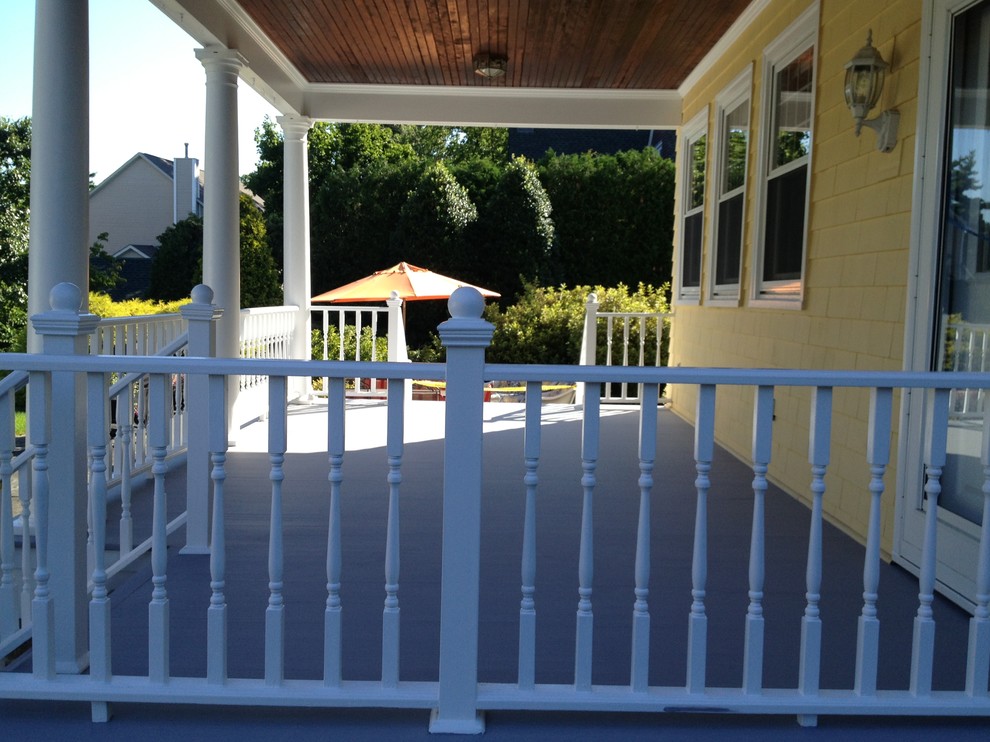 Inspiration for a timeless porch remodel in New York