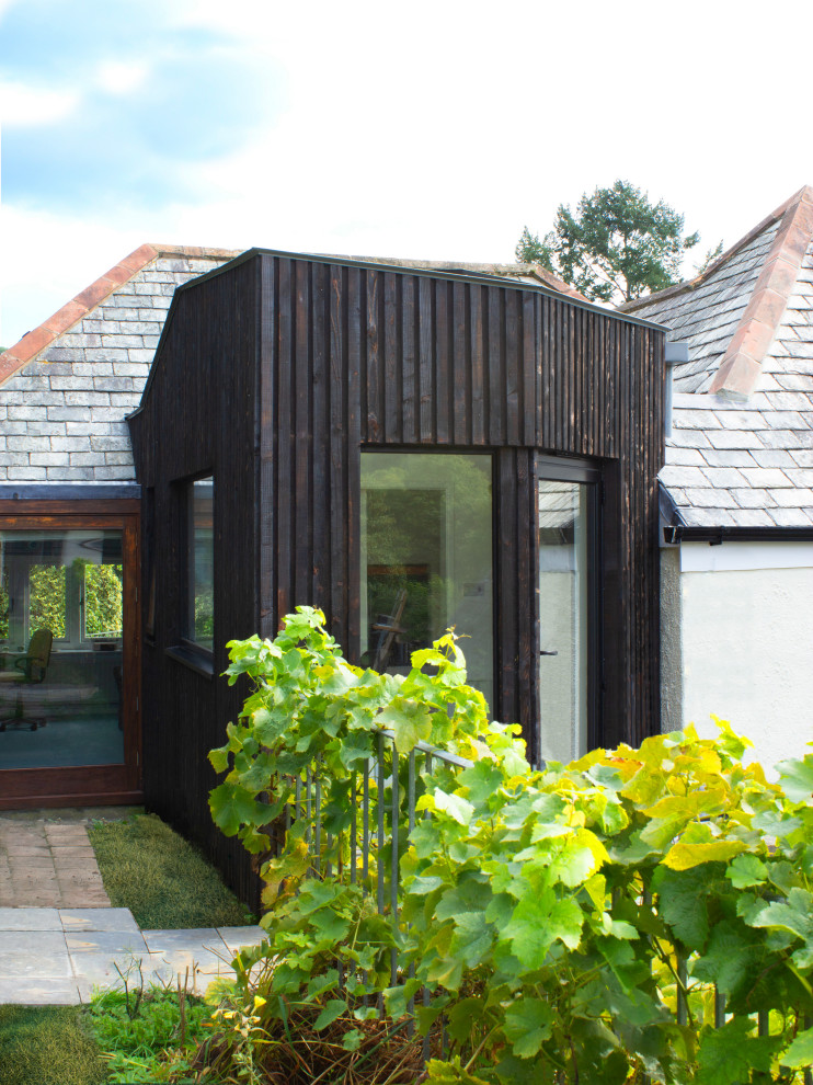 Photo of a small contemporary attached office/studio/workshop in Devon.