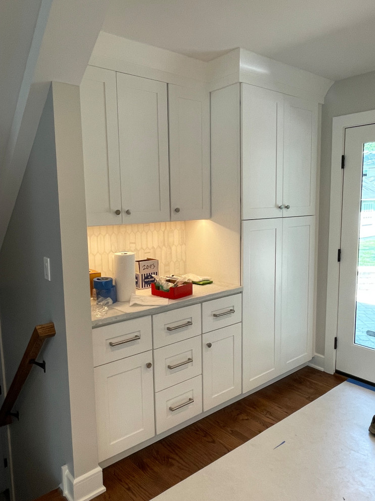 Example of a transitional kitchen design in Chicago