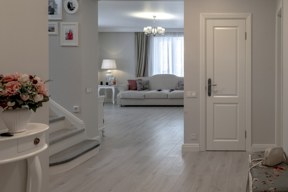 Вид из прихожей