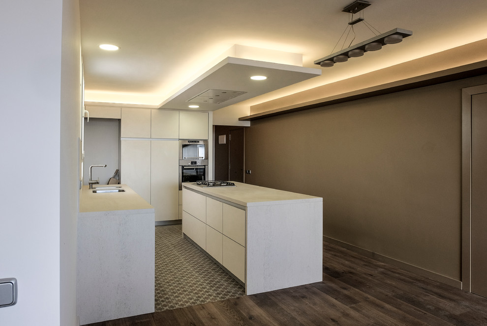 Photo of a large contemporary l-shaped eat-in kitchen in Barcelona with with island.