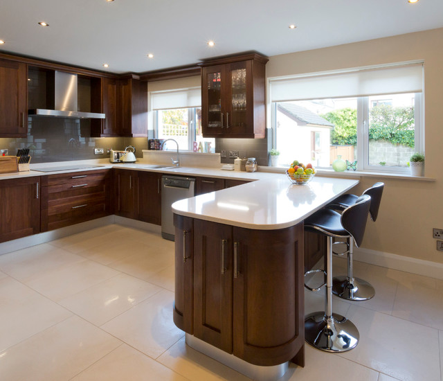 Walnut shaker kitchen klassisk-koekken