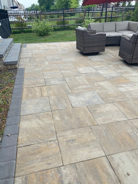 EP Henry- Patio- Tuscon pavers with Charcoal border