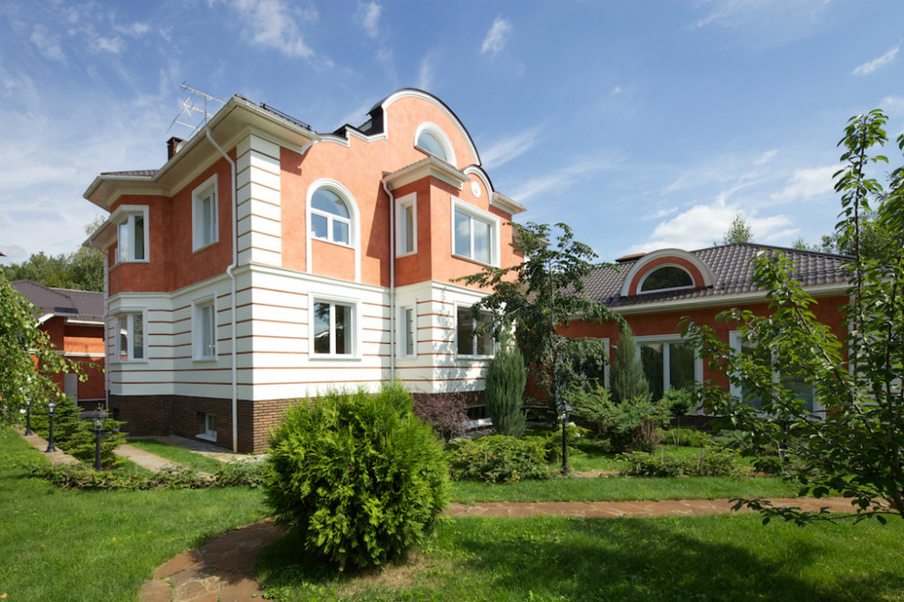 Фасад дома в Подмосковье - Классика