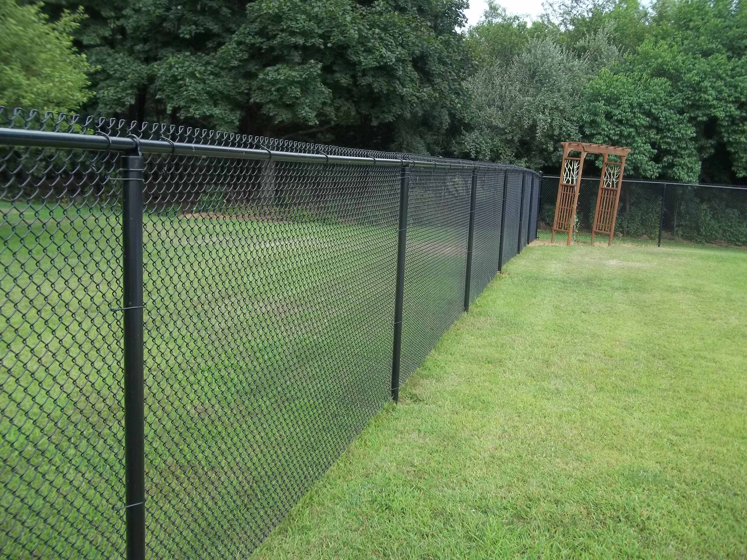 Black Chain Link Fence - Photos \u0026 Ideas | Houzz, image size:2560x1920