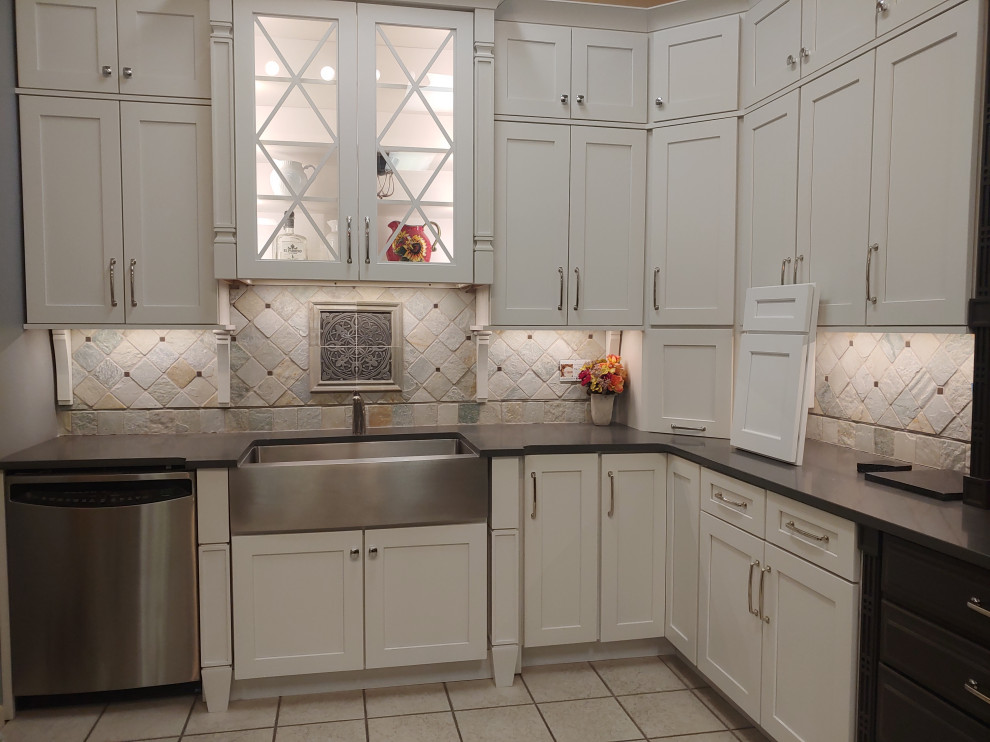 Home design - transitional home design idea
