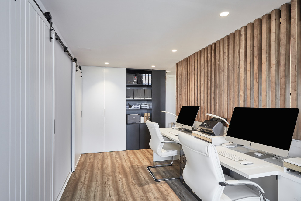 Свежая идея для дизайна: кабинет в средиземноморском стиле - отличное фото интерьера