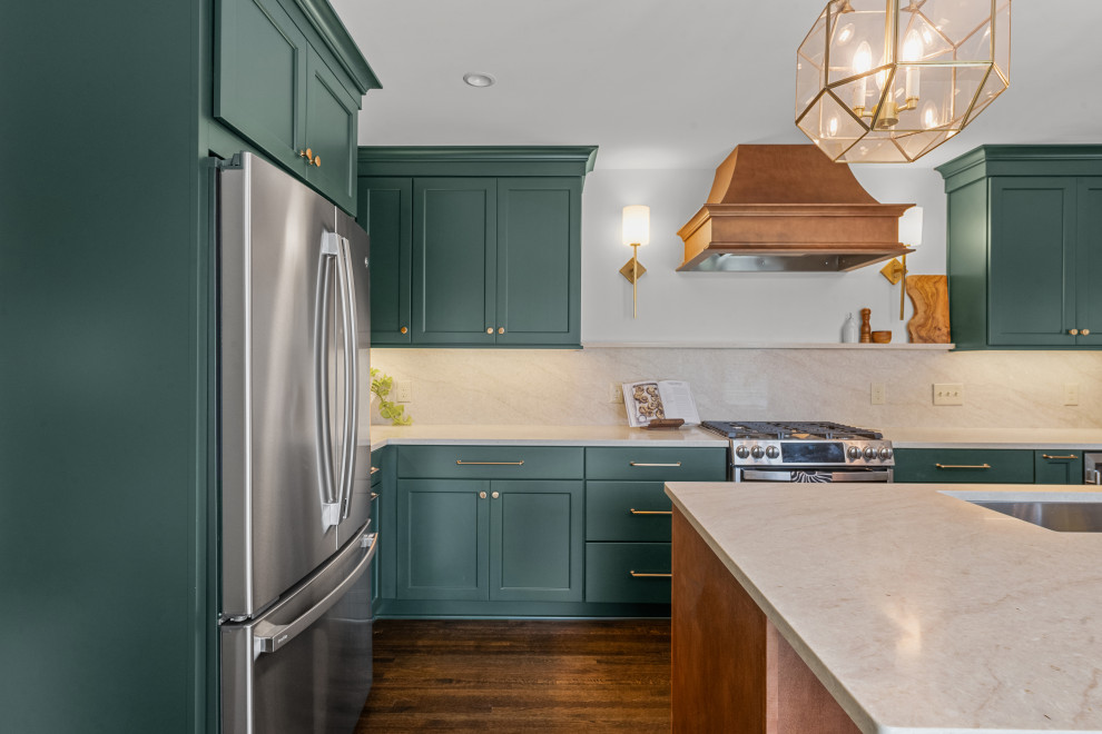 Inspiration for a transitional kitchen remodel in Birmingham