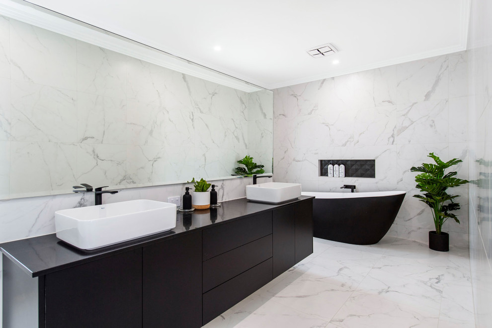 Design ideas for a mid-sized contemporary master bathroom in Perth with black cabinets, a vessel sink, engineered quartz benchtops, an open shower and black benchtops.
