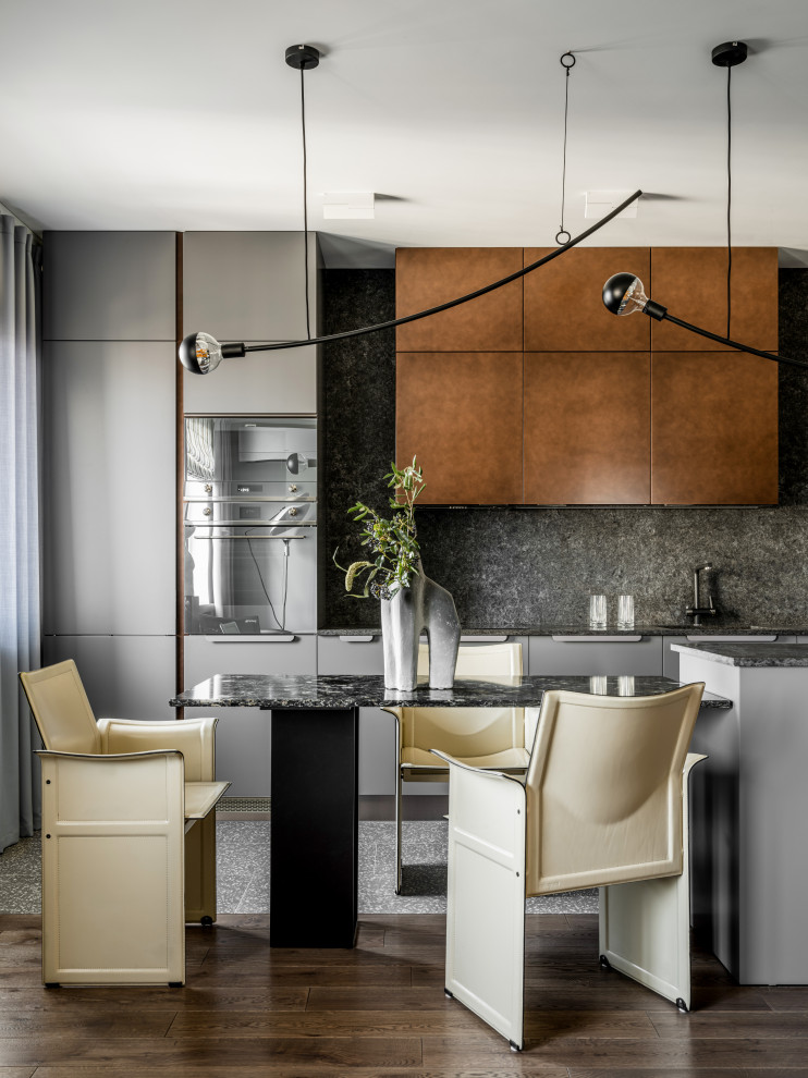 Esempio di una cucina contemporanea di medie dimensioni con ante lisce e ante grigie
